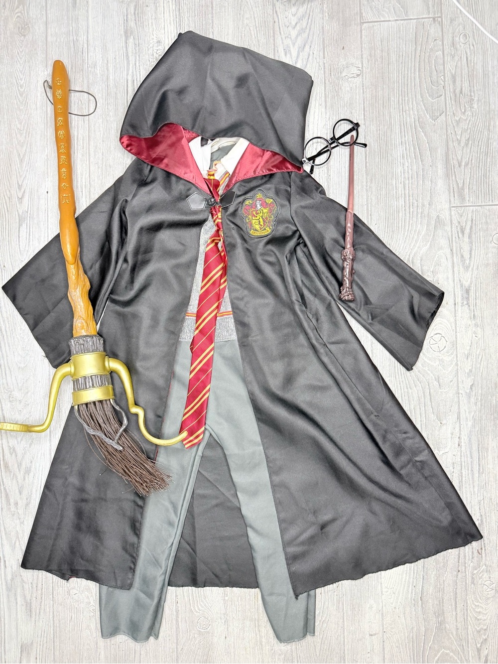 Harry Potter Halloween costume robe , one piece , glasses , wand and broom 4-6 - Picture 2 of 7
